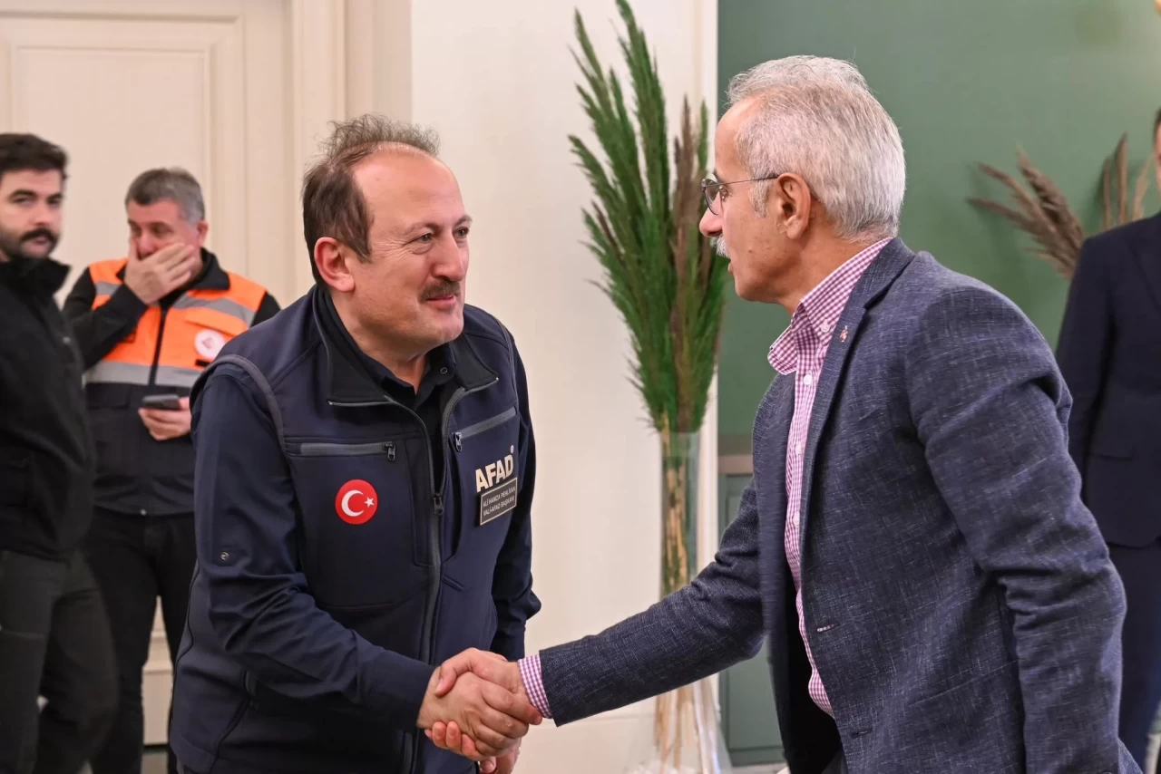 Bakan Uraloğlu: "Hayatı en kısa sürede normale döndürmek çalışıyorruz"