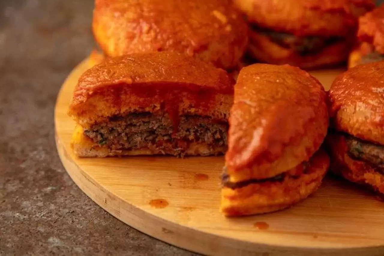 Evde Islak Hamburger Tarifi: Lezzetli ve Pratik Hamburger Keyfi