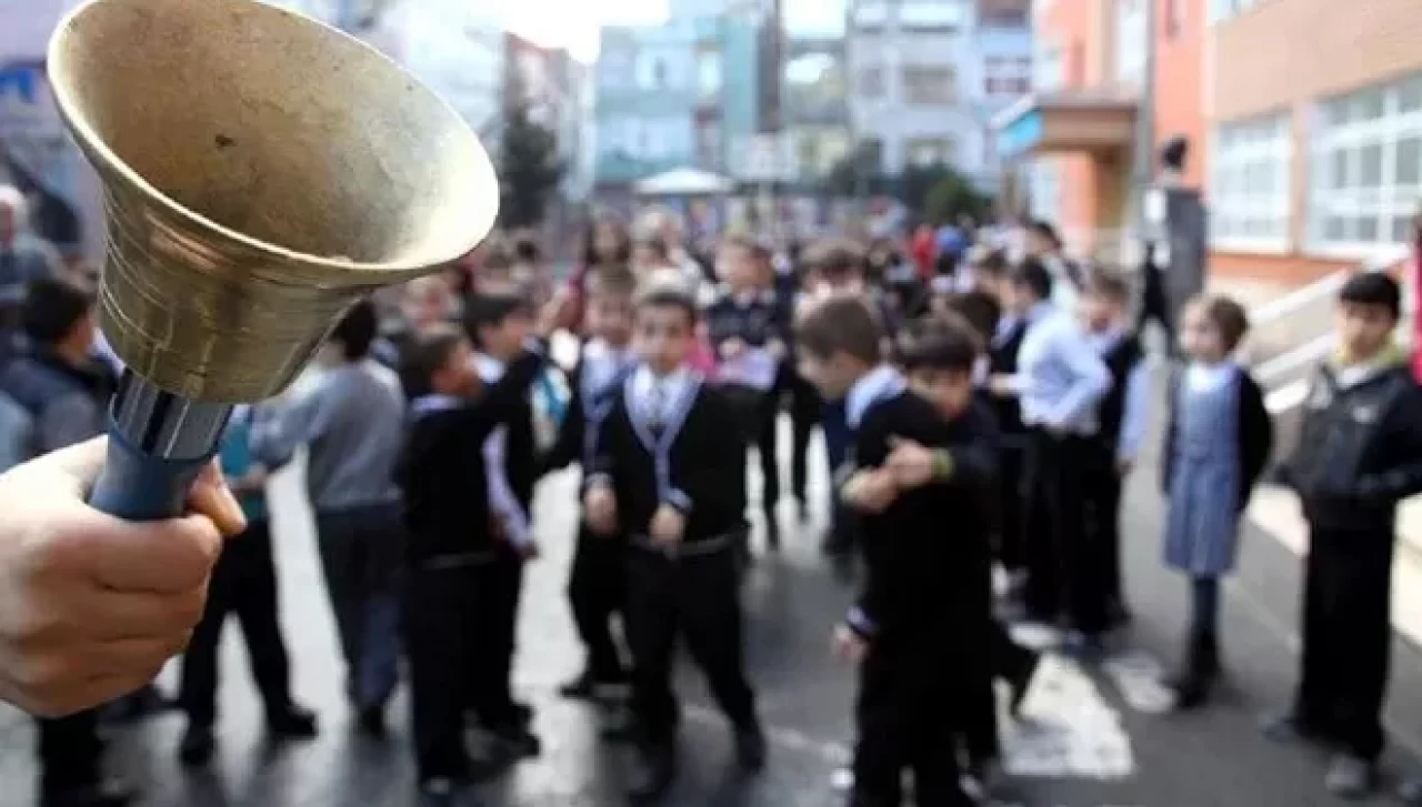 Tatil bitti: İlk ders "Yeşil Vatanı Korumak"