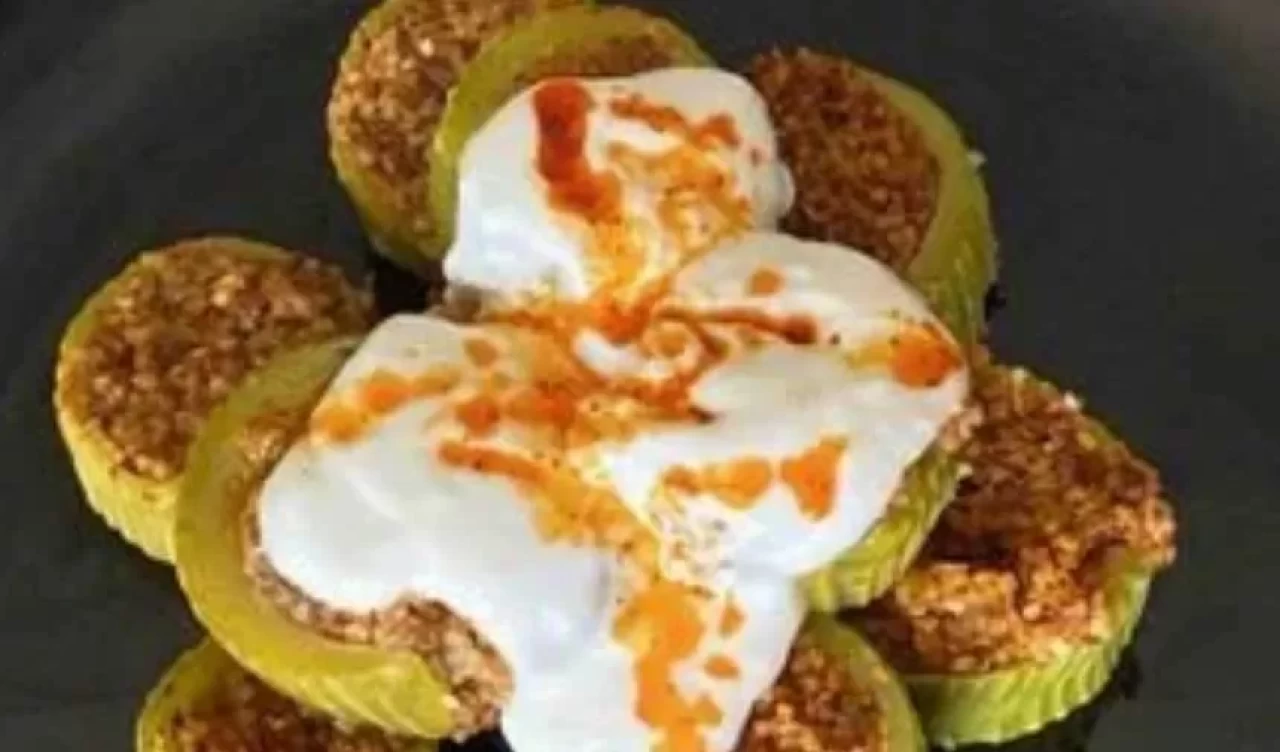 Yöresel katıklı dolma tarifi! Kabak ve kıyma buluştu, enfes lezzet ortaya çıktı