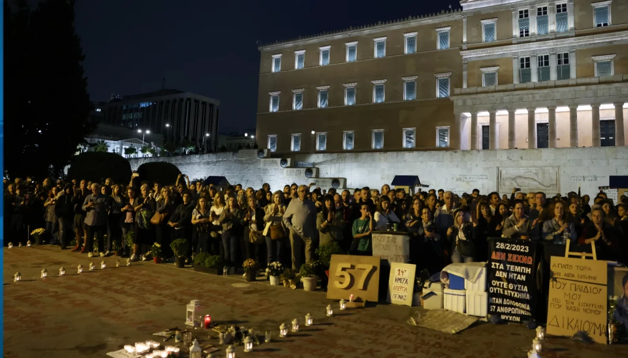 Yunanistan'da oğlunun ölüm nedeninin netleştirilmesi için açlık grevi yapan babaya destek eylemi