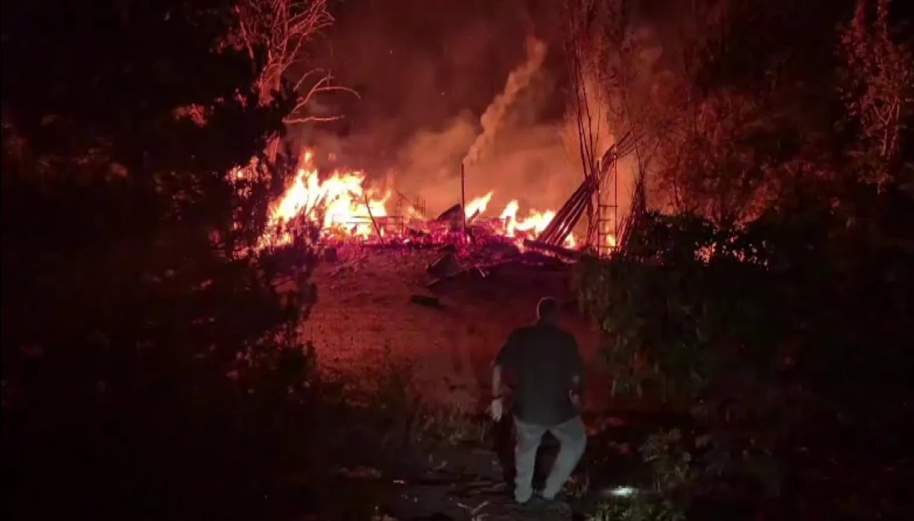 Yanan evdeki tüp bomba gibi patladı