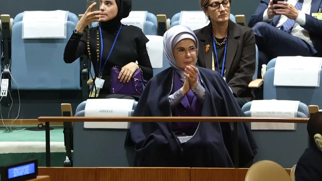 Emine Erdoğan’dan BM paylaşımı: 'Dünya 5'ten büyüktür! demeye devam edeceğiz. Tarihi bir konuşmaydı'