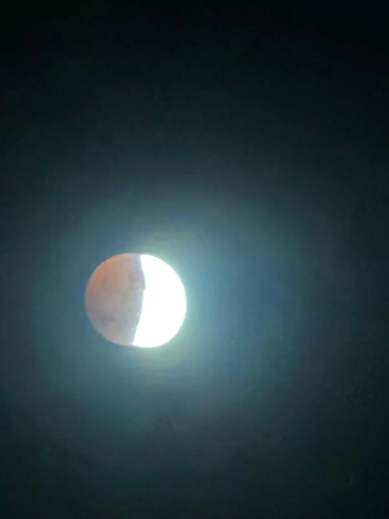 Adıyaman’da "Kanlı Ay" gökyüzünü kızıl renge bürüdü