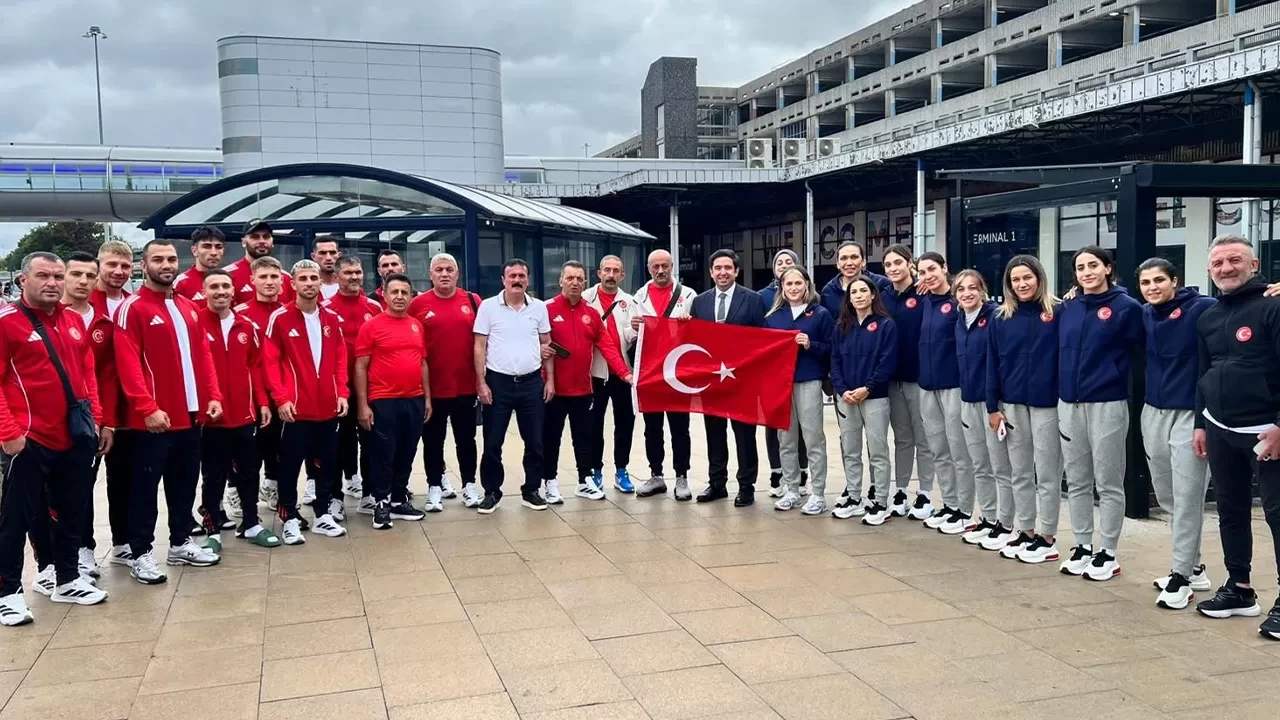 Milli boksörler dünya şampiyonası için İngiltere’ye gitti