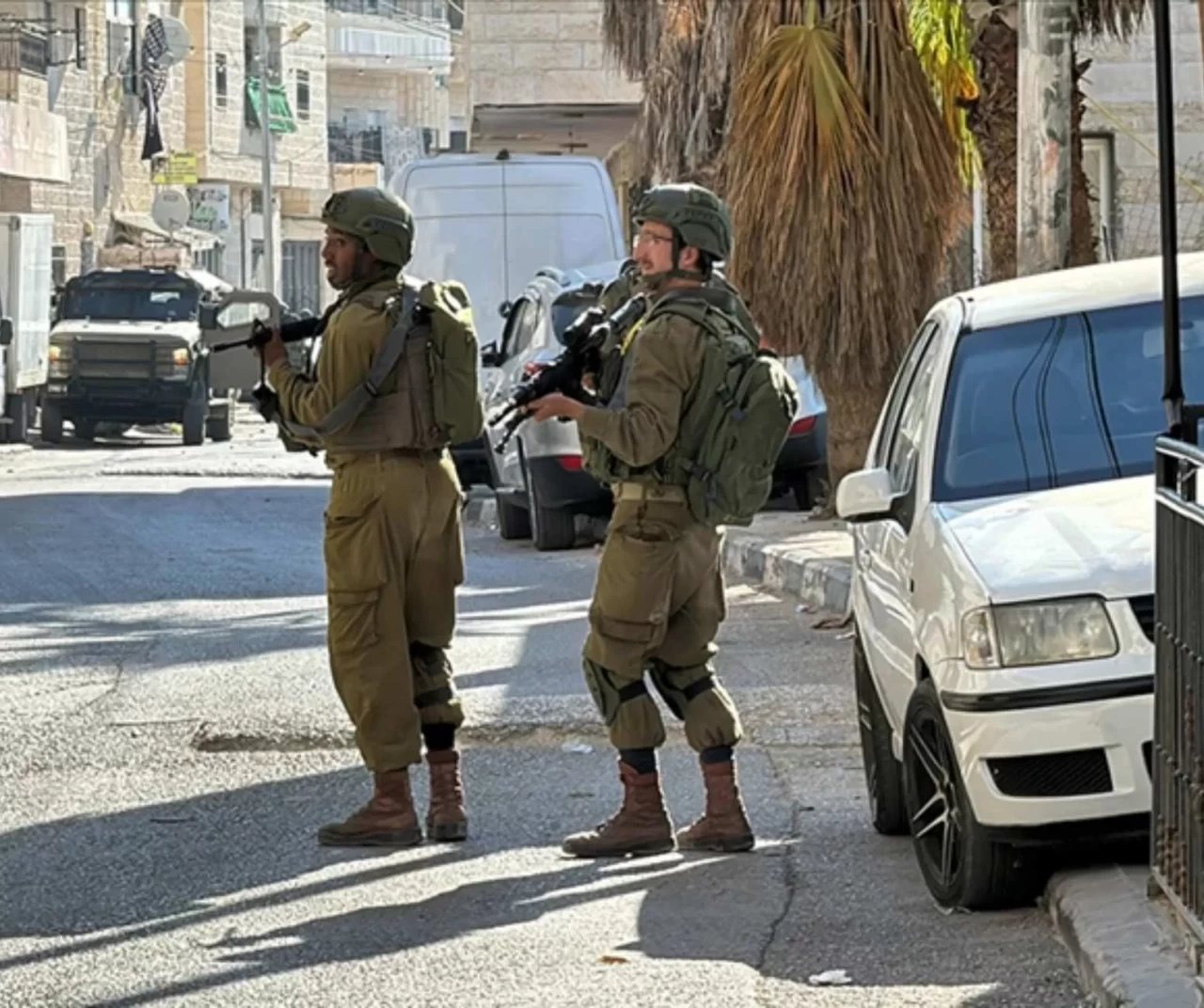 İsrail ordusu, işgal altındaki Batı Şeria'nın farklı bölgelerine baskınlar düzenledi