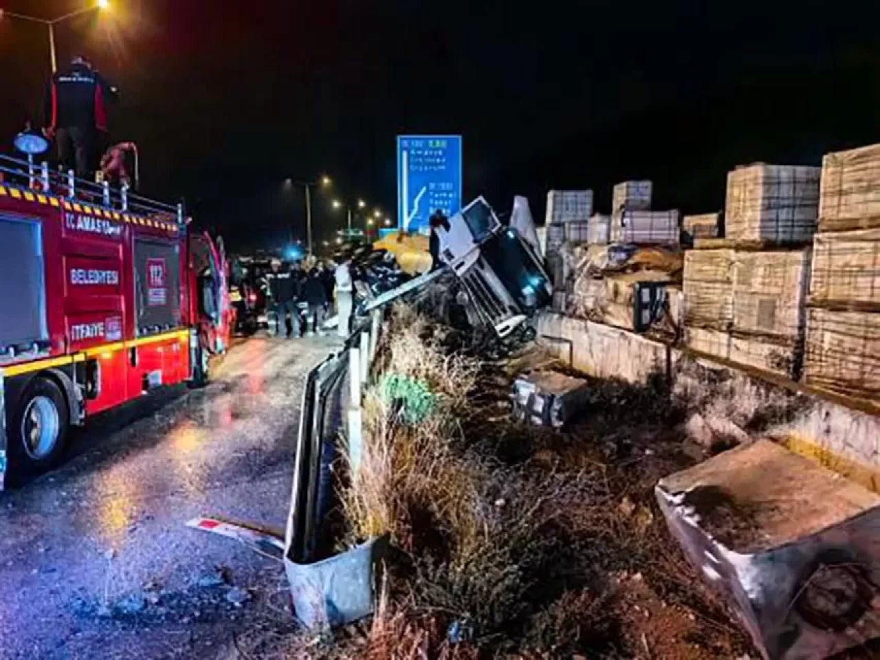 Amasya’da tanker devrildi: 1 yaralı