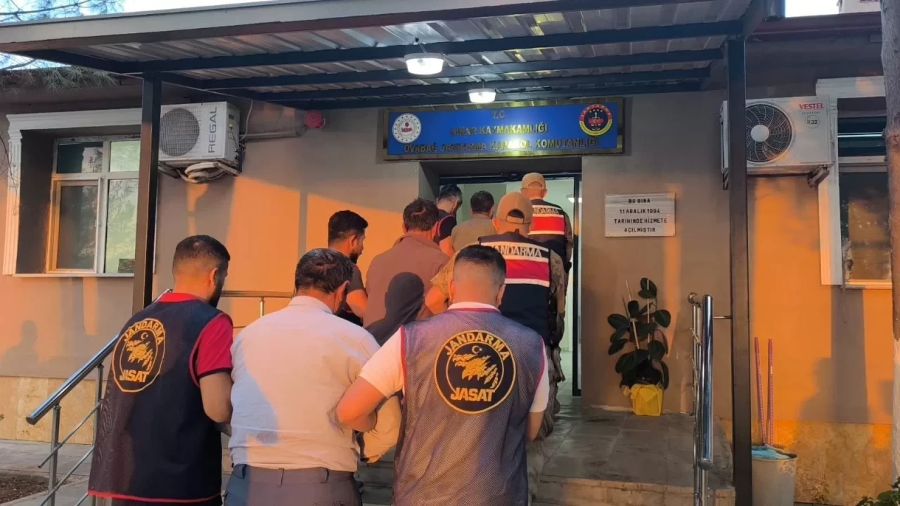 Diyarbakır'da haklarında kesinleşmiş hapis cezası bulunan 65 kişi yakalandı