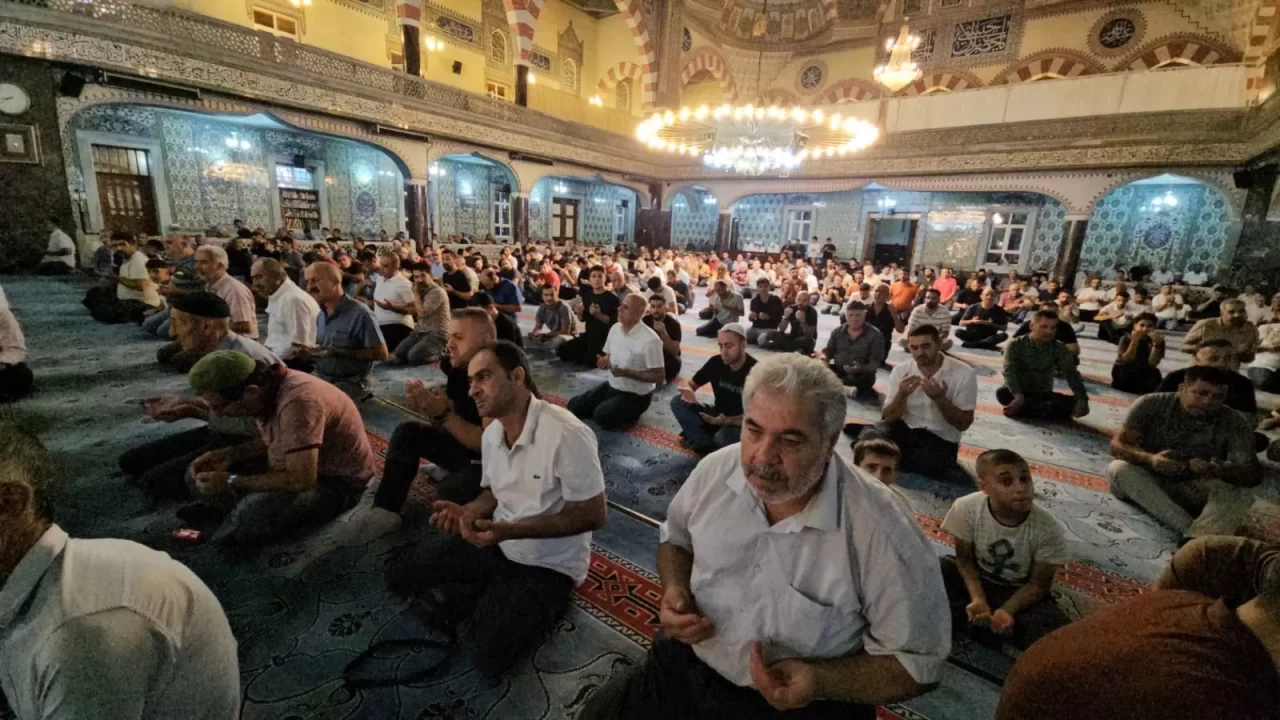 Elazığ’da Mevlid Kandili’nde camiler doldu