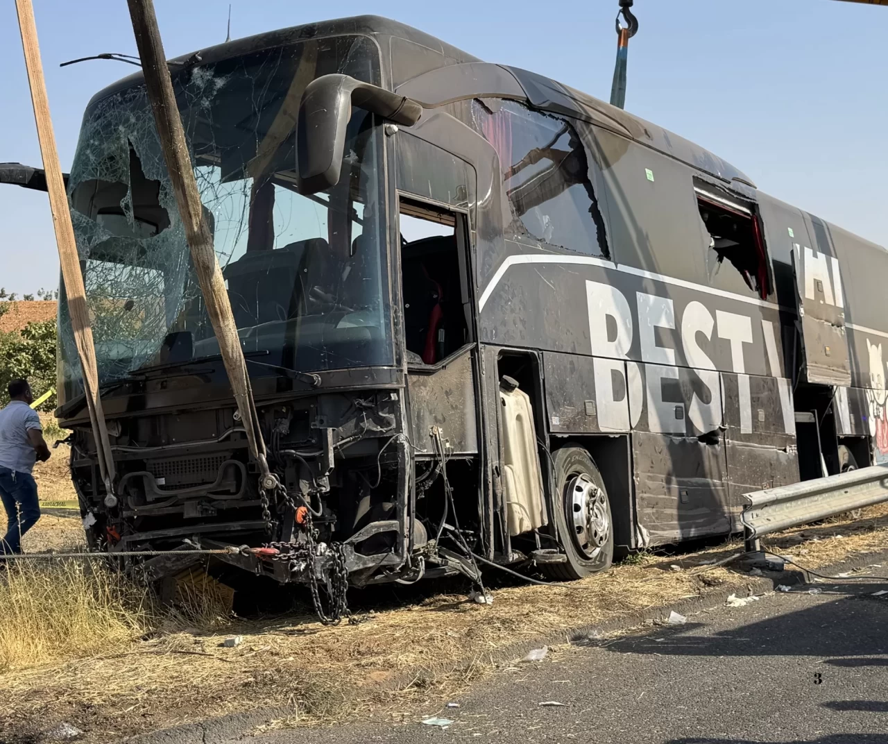 Şanlıurfa'da korkunç kaza! Otobüs devrildi, 30 kişi yaralandı