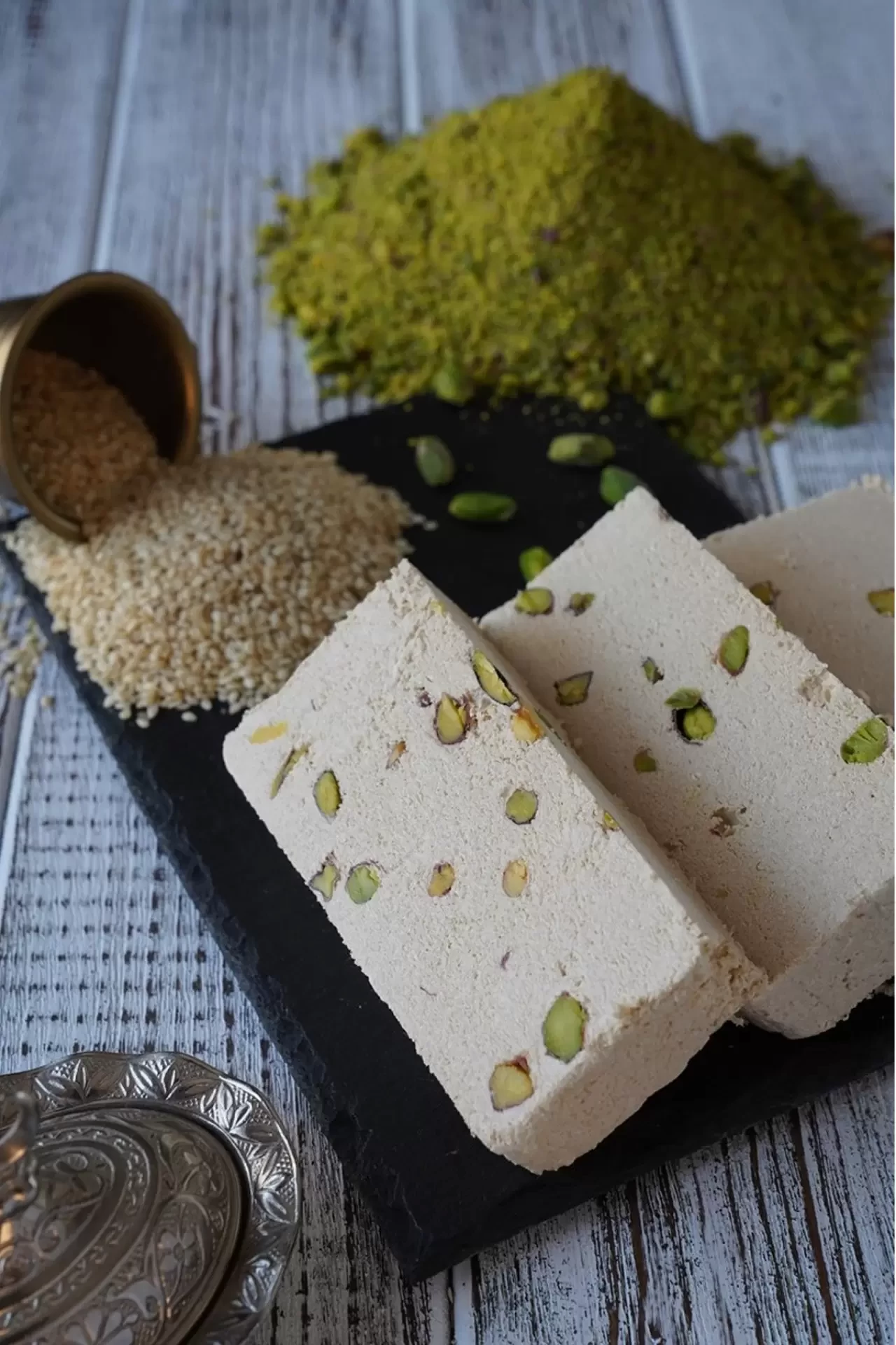 Fıstıklı Yaz Helvası Tarifi: Hafif ve Lezzetli Yaz Tatlısı