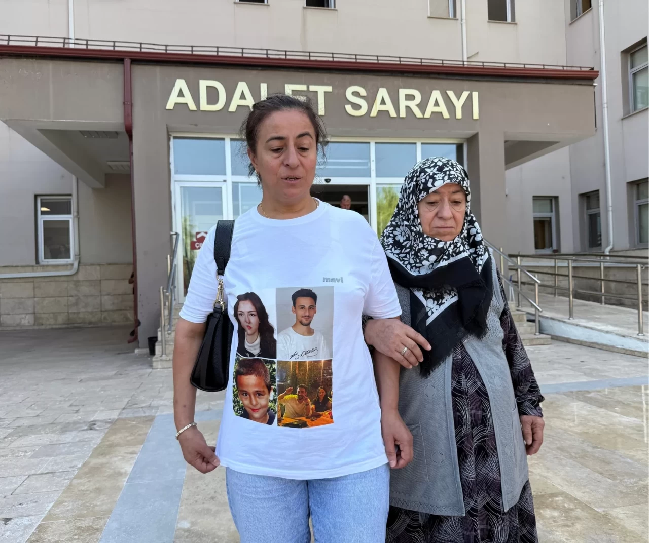 Sivas'ta canice katledilen kardeşlerin komşusu: Bir kız sürekli 'yapma' diye bağırıyordu