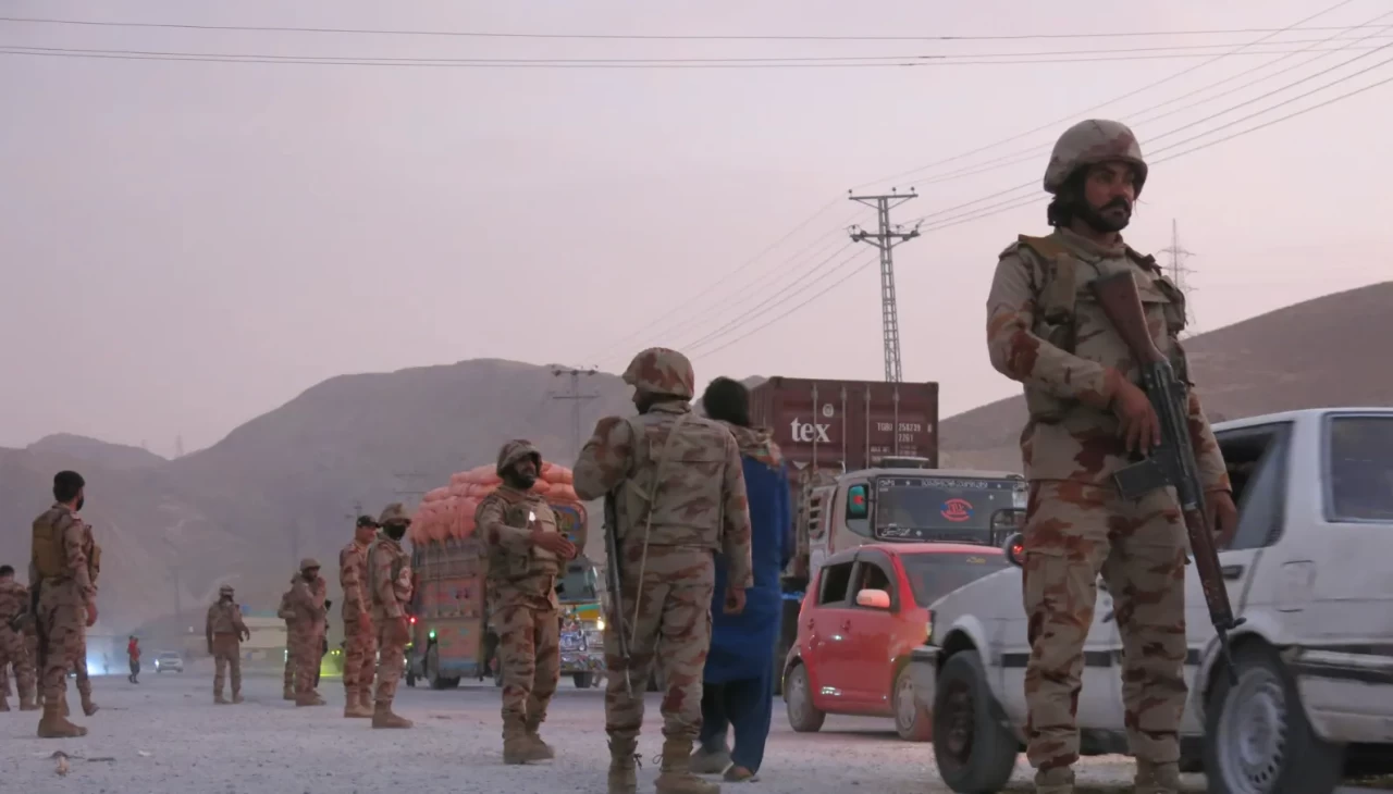 Pakistan’da çatışma: 12 asker hayatını kaybetti, 13 terörist öldürüldü