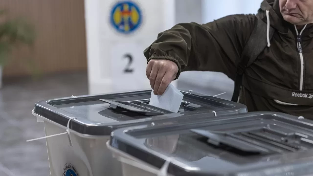 Moldova'da 3 parti ve 2 blok parlamentoya girdi