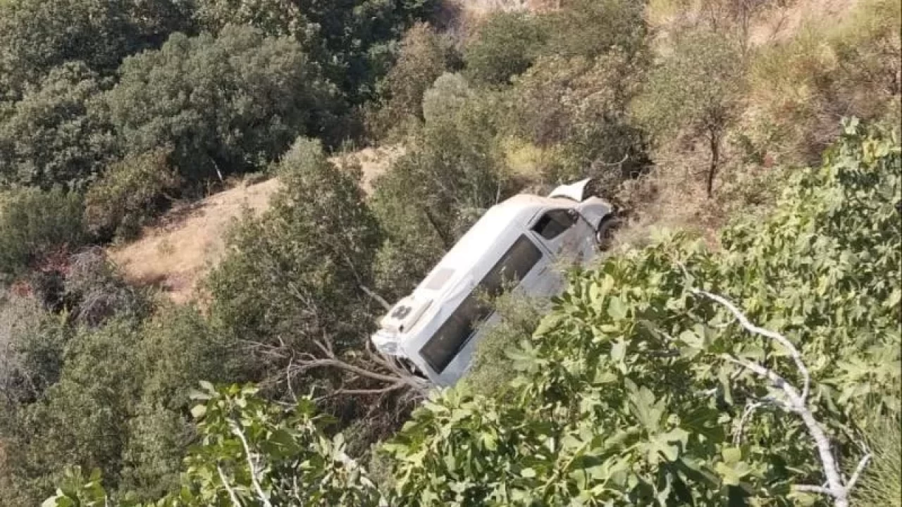 Aydın'da feci kaza! Uçuruma yuvarlanan öğrenci servisindeki 5 kişi yaralandı
