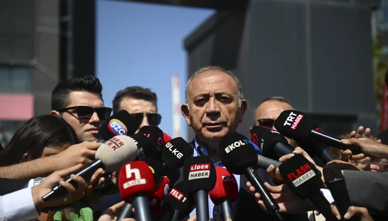 Gürsel Tekin açtı ağzını yumdu gözünü: BUNLARIN KAFASI FAŞİST