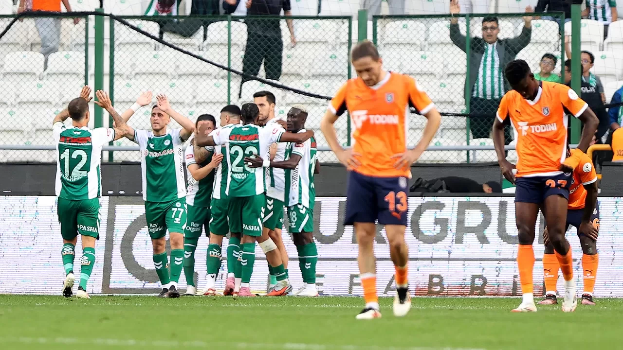 10 kişi kalan Konyaspor evinde Başakşehir’i devirdi | Konyaspor 2-1 Başakşehir