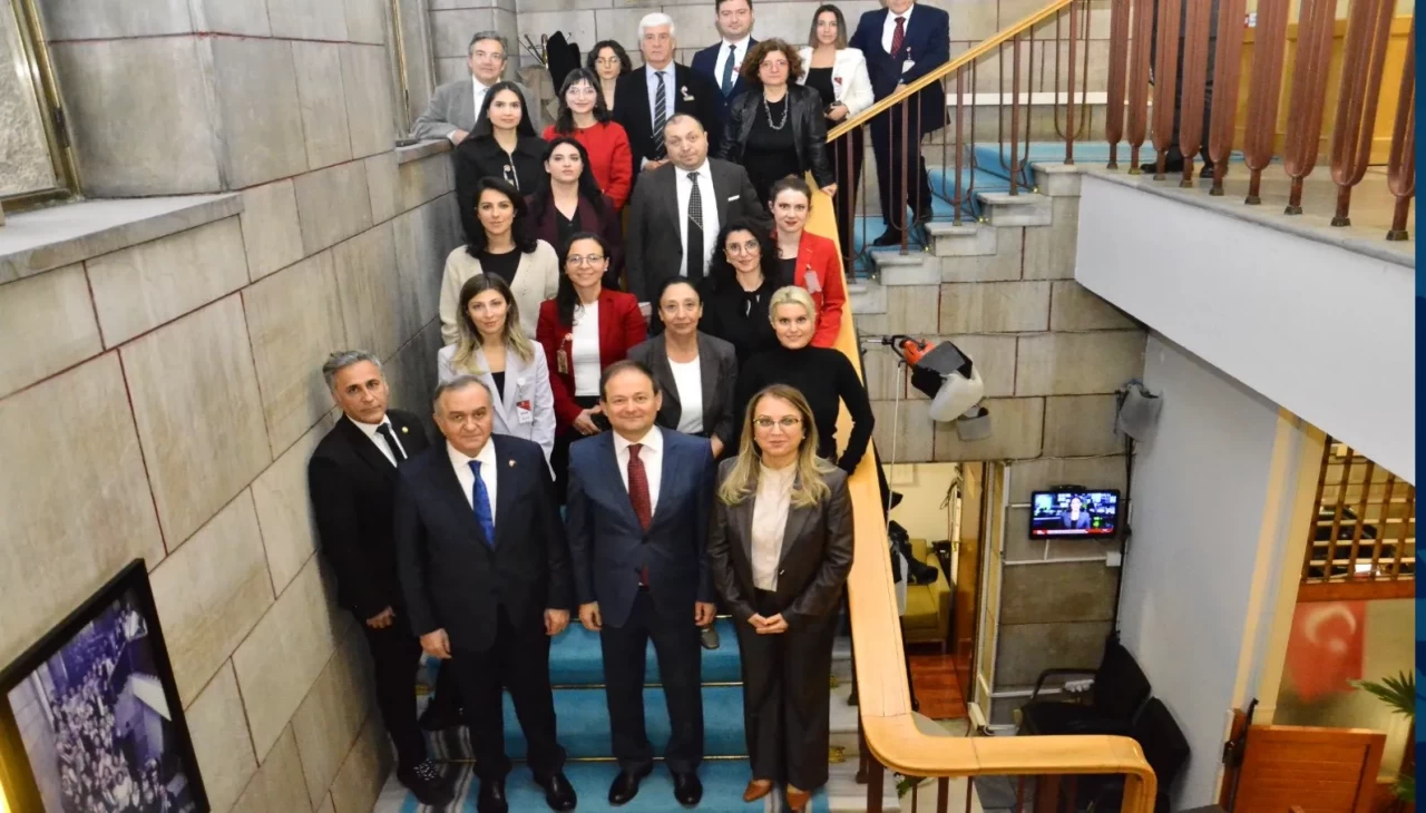 MHP’li Kılıç ve Akçay, Meclis’te görev yapan gazetecilerle bir araya geldi