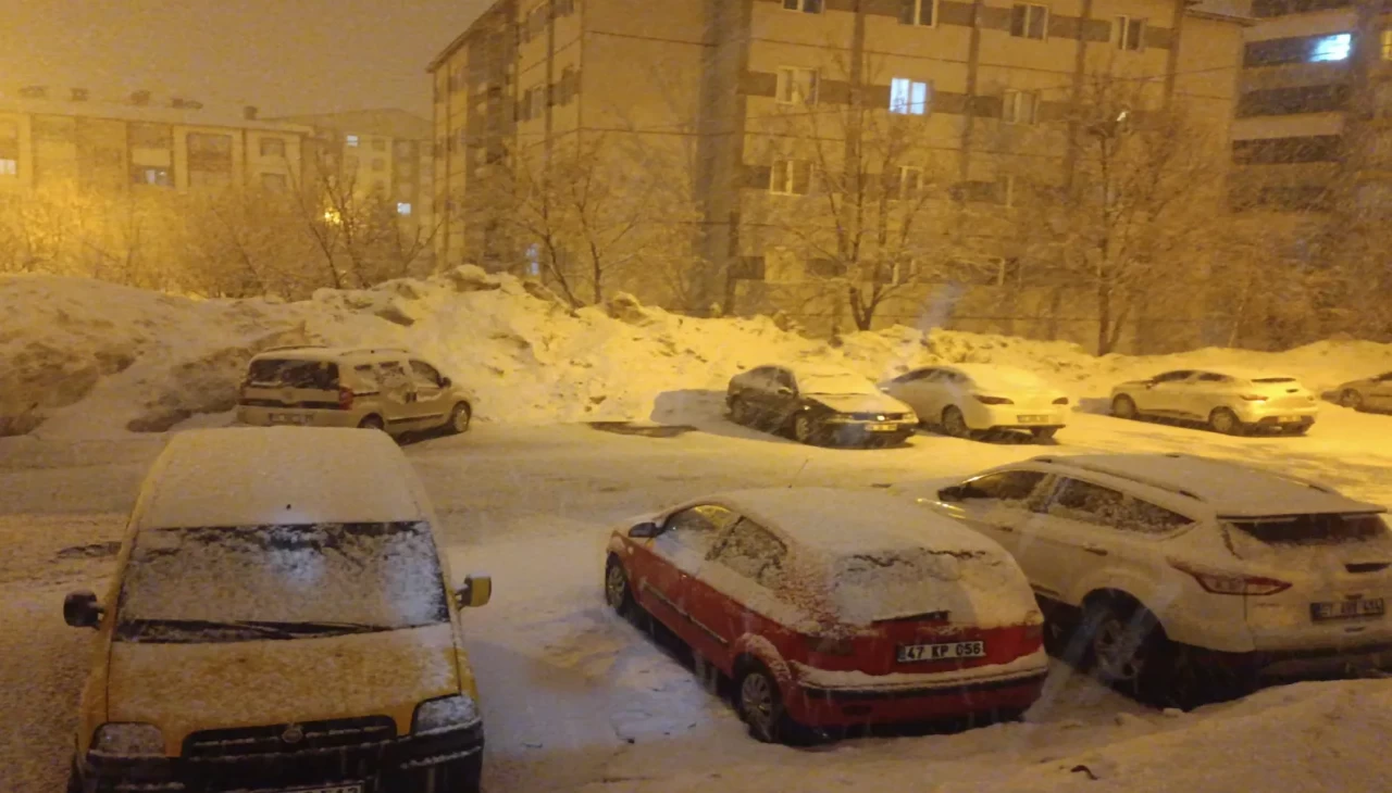 Bitlis'te şehir beyaza büründü! Sürücülere peş peşe uyarı geldi