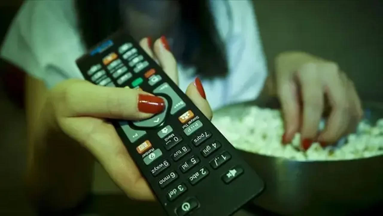 TV'de bu akşam ne var? 28 Nisan Salı dizileri ve programları! İşte kanal kanal bu akşamın tam listesi!