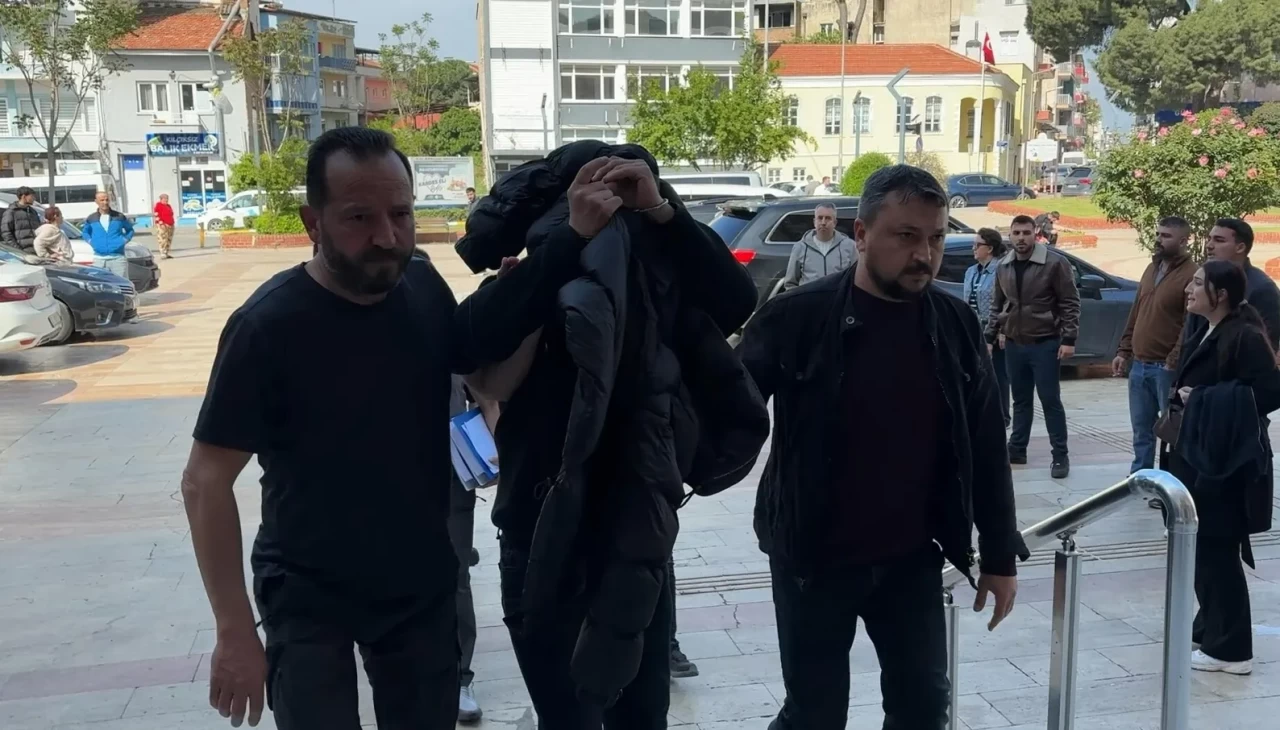 Polisten narkotik baskını! 180 kilo ham madde ve 36 bin hap ele geçirildi