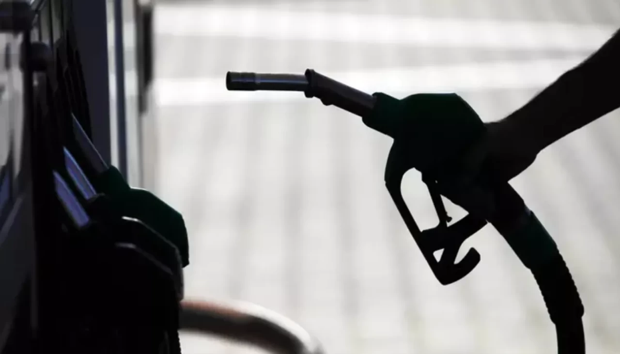 19 Nisan 2026 Akaryakıt fiyatları: Benzine ve motorine (mazota) zam mı geldi, indirim mi var? İstanbul, Ankara, İzmir güncel liste!