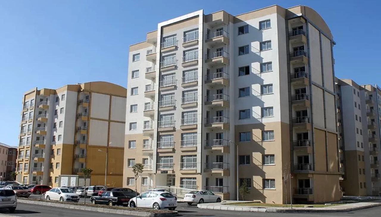 TOKİ satış başladı! Kurasız başvuru şartları ve il il konut listesi