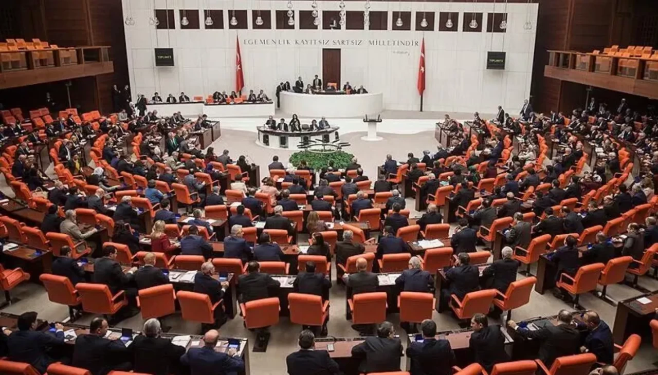 ÖĞRENCİ AFFI MECLİSTEN GEÇTİ Mİ 2026? Üniversite öğrenci affı şartları ve son dakika TBMM kararı