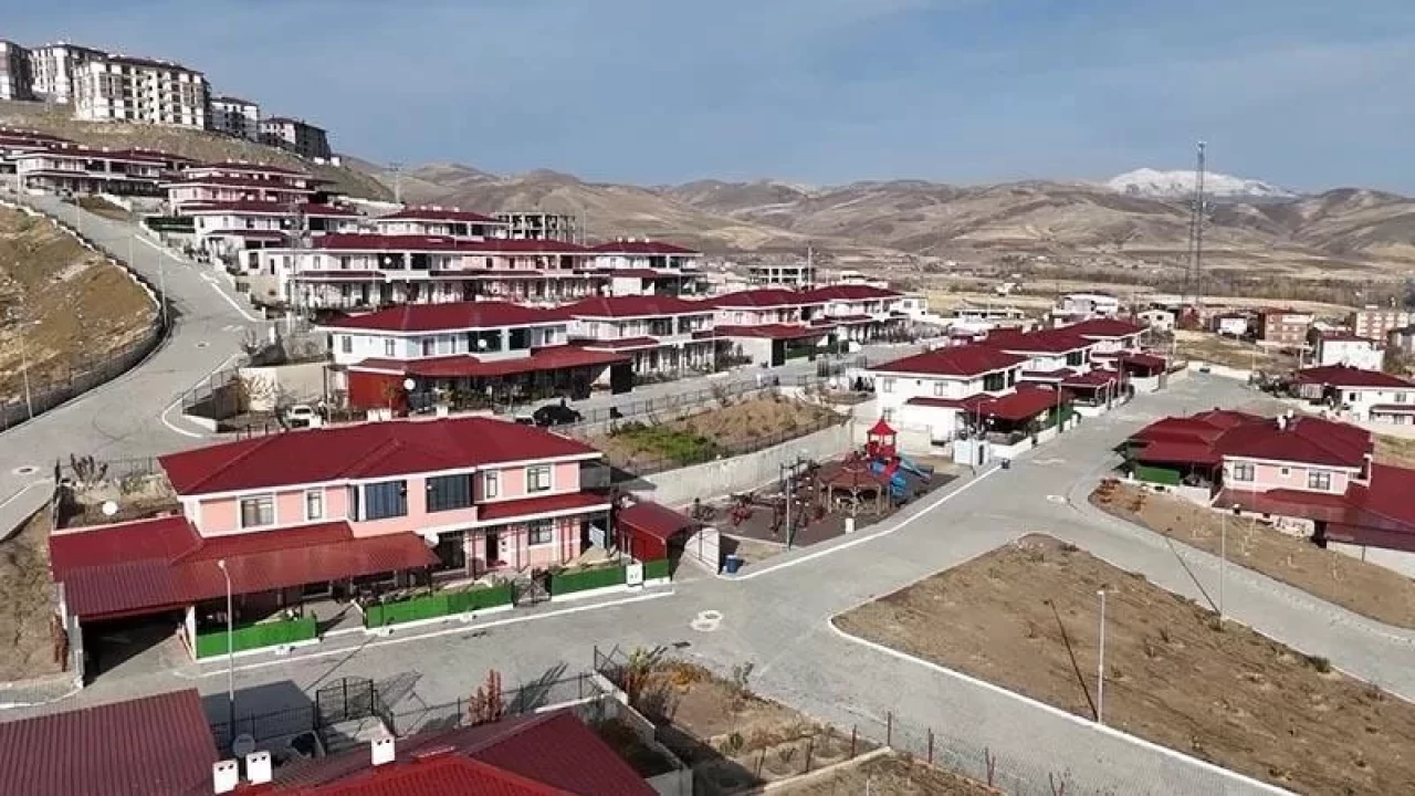 Ahıska Türklerine Türkiye’de sıcak yuva! Bitlis’te kalıcı konutların teslimi başladı