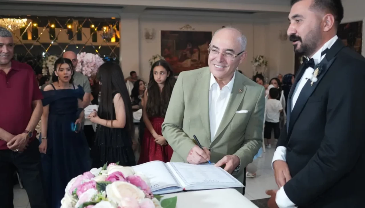 MHP'li Karakaya ve MHP teşkilatı genç çiftin nikahında bir araya geldi ...