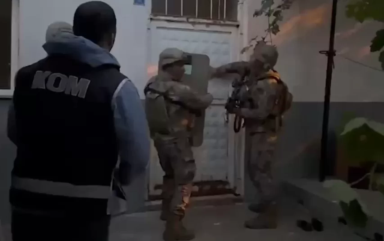Bitlis’te sosyal medyadan suç örgütünü öven şahıslara operasyon: 3 kişi tutuklandı