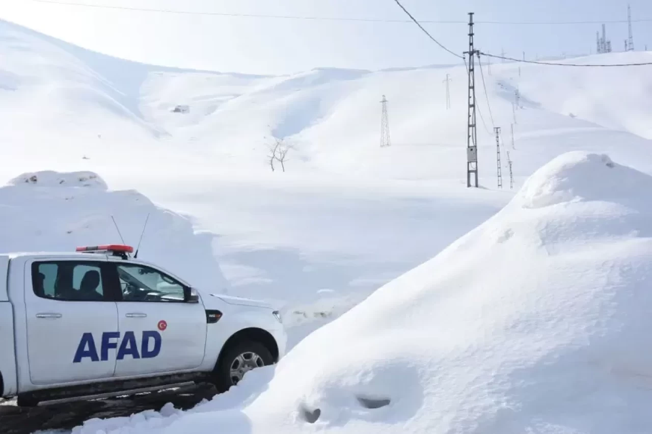 Bitlis'te çığ felaketlerine karşı dev proje: Kar perdesi ve köprü inşaatına başlandı