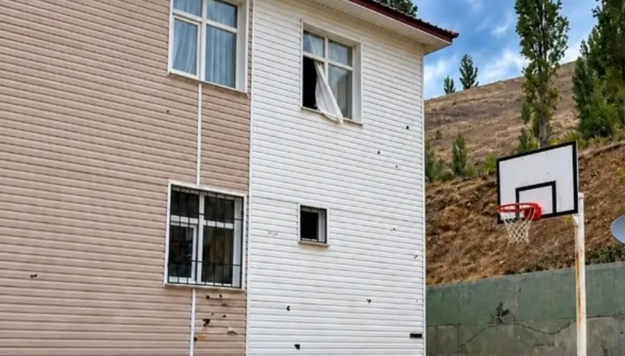 Bitlis'te okula av tüfeğiyle ateş açıldı: Şüpheli yakalandı