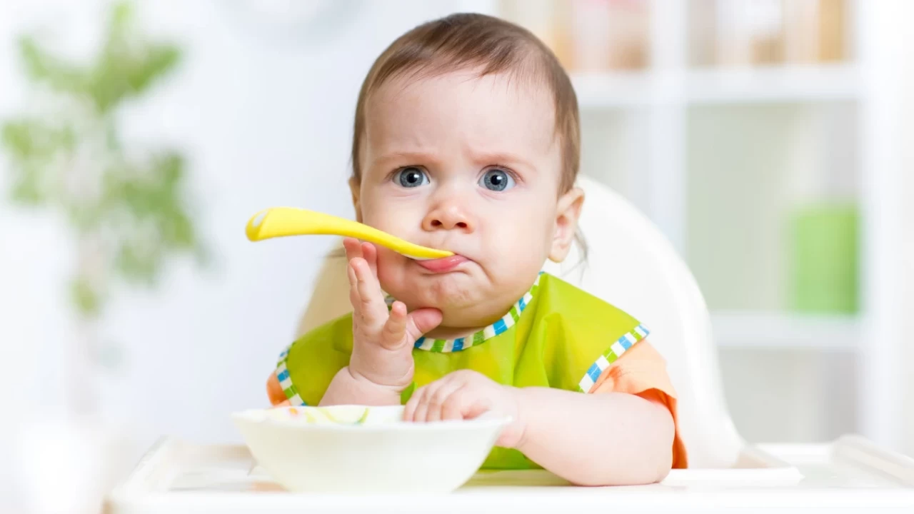 Anne sütünden sonra ilk lezzet: Yağlı yemeklere ne zaman geçilmeli?