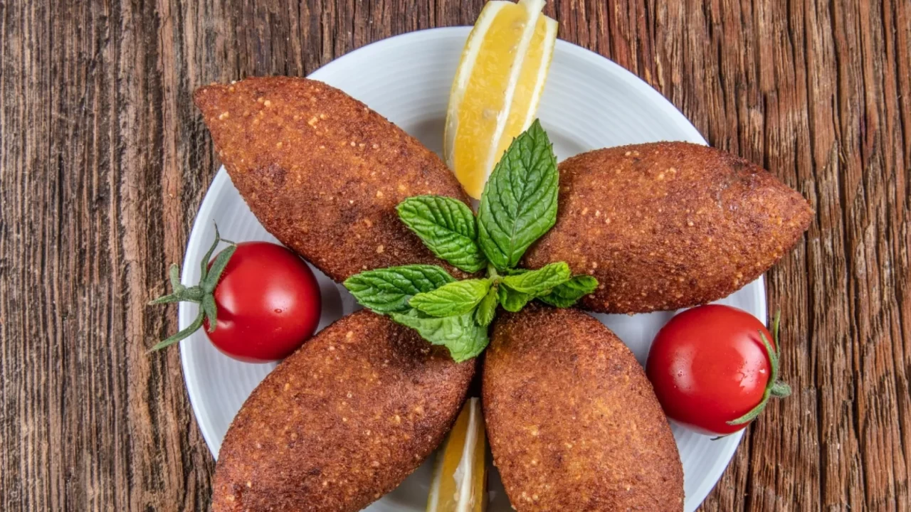 Adıyaman’ın gözdesi! Haşlama değil, tavada pişen içli köfte tarifi