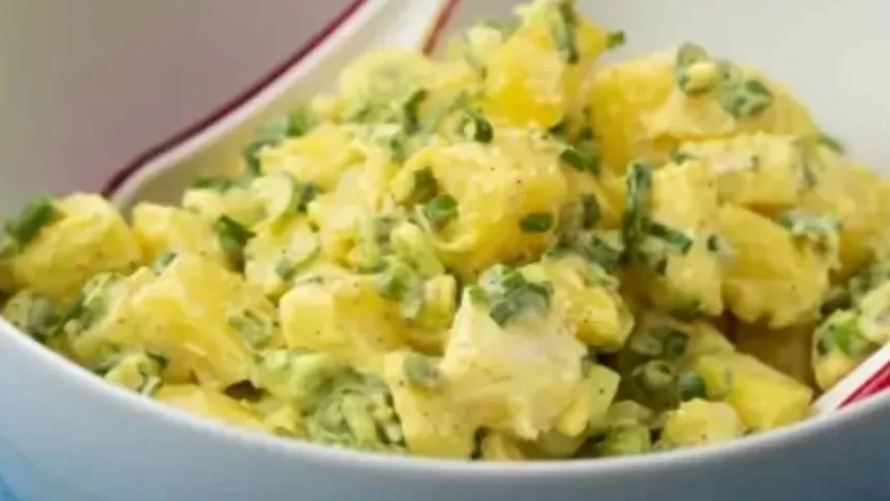 Kıvamı tam, lezzeti efsane! Bu patates salatası tarifi sosyal medyada trend oldu