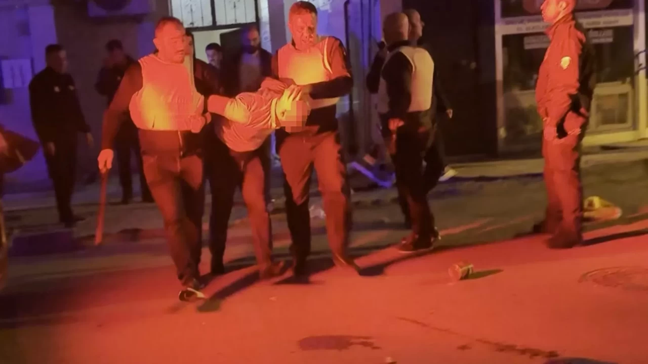 Eski eşini darbeden şahıs çocuklarını bıçakla rehin aldı