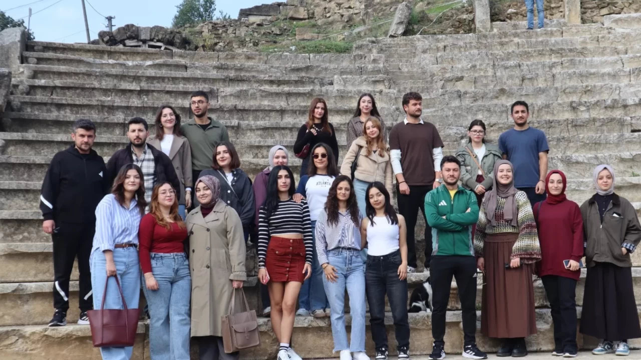 Düzce Belediyesi’nden öğrencilere kültür ve doğa turu