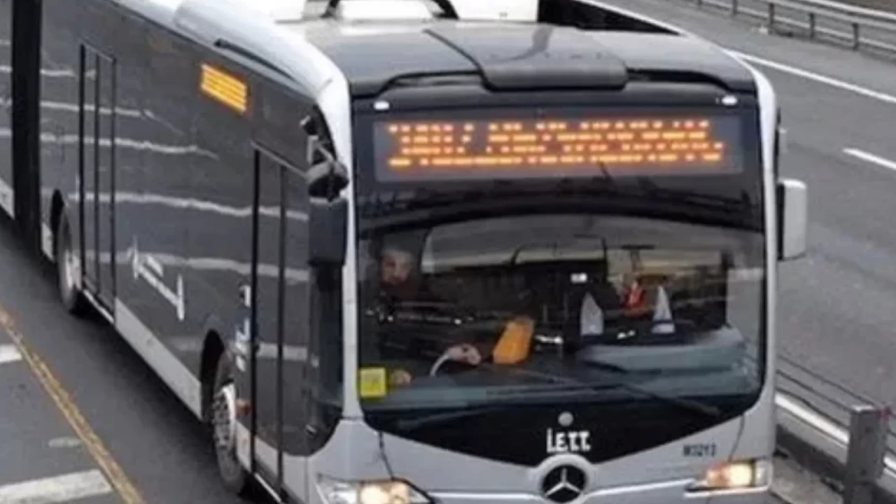 Beylikdüzü’nde metrobüs köprüsünde yürüyen merdivende yangın çıktı