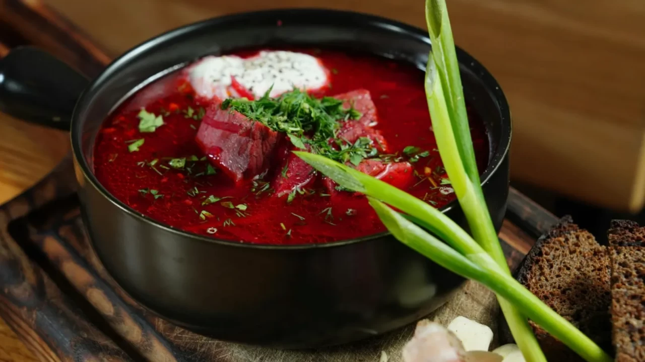 Kırmızı pancar çorbası ile 1 haftada 3 kilo verin! Ünlü diyetisyenlerden zayıflama tarifi