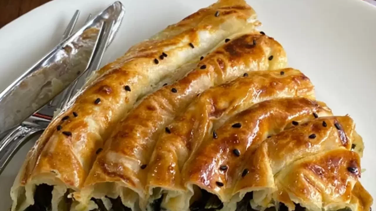 Ispanaklı Börek Kaç Kalori? Besin Değerleri ve Diyette Tüketimi