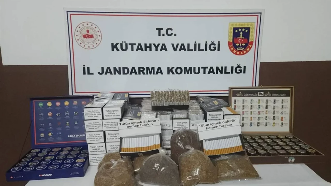 Kütahya’da kaçak tütün operasyonu! Binlerce makaron ele geçirildi