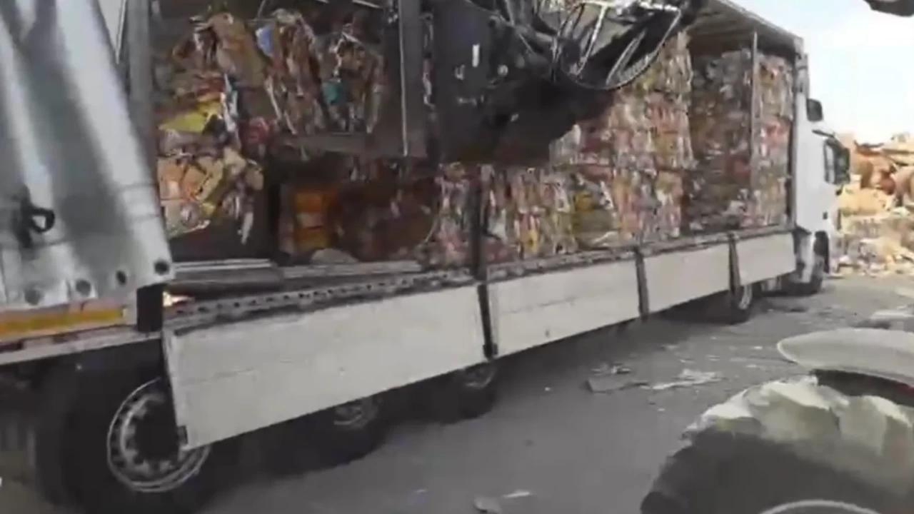 Kayseri’de atık kağıt yüklü TIR’dan kaçak sigara çıktı! 2 kişi yakalandı