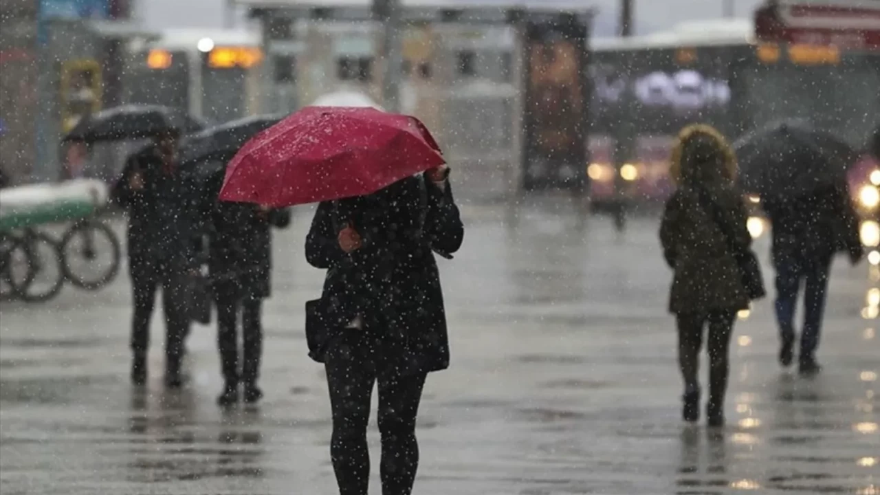 Mega kentte soğuk alarmı: Karla karışık yağmur başladı!