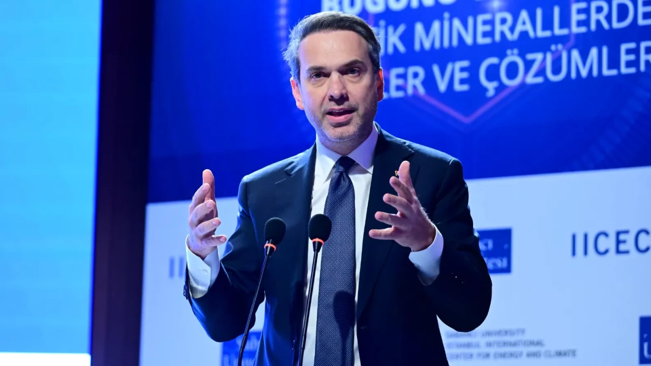 Bakan Bayraktar: 'Yenilenebilir enerjide 2026 rekor yılı olacak'