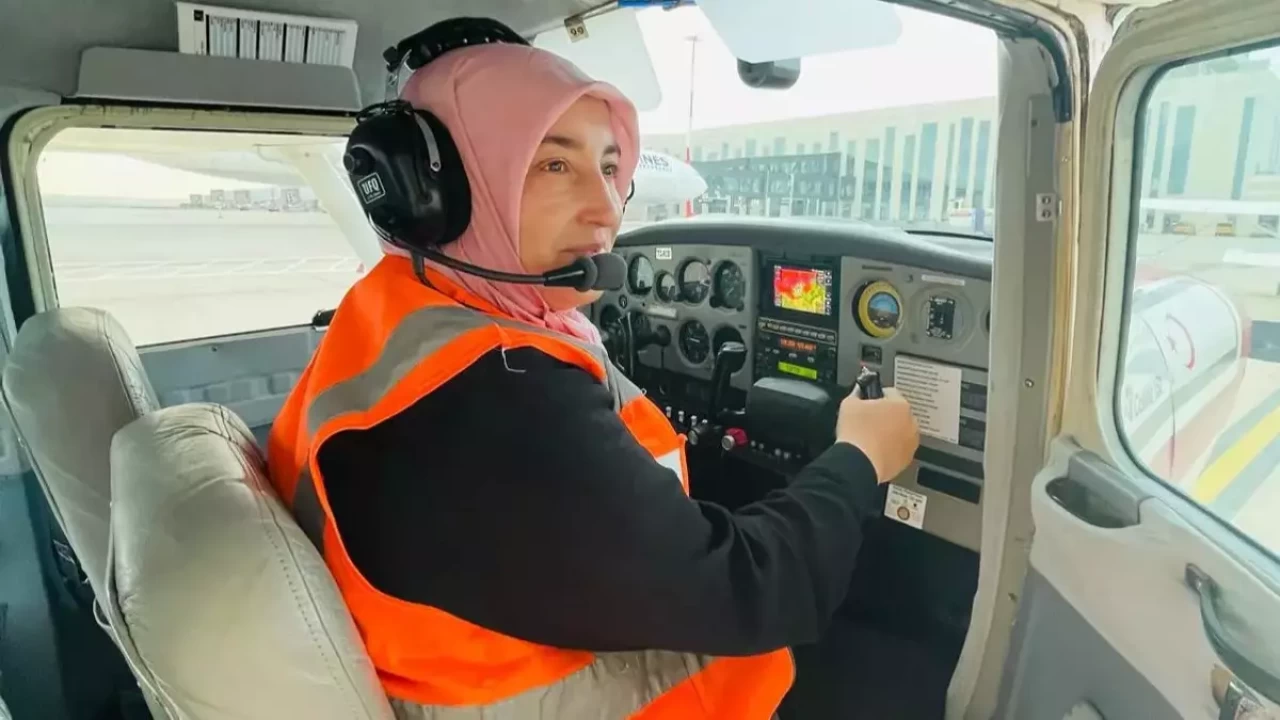 Türkiye'nin ilk başörtülü pilotlarından Gülşah Sert, havacılıkta kadınlara cesaret veriyor