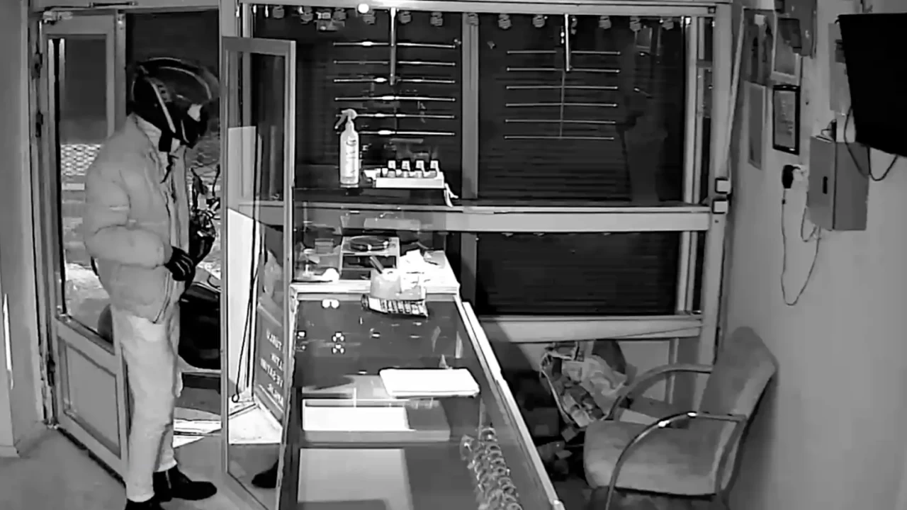 Iğdır’da kuyumcu soygunu: Çaldıkları altınlarla aldıkları lüks cip ele geçirildi