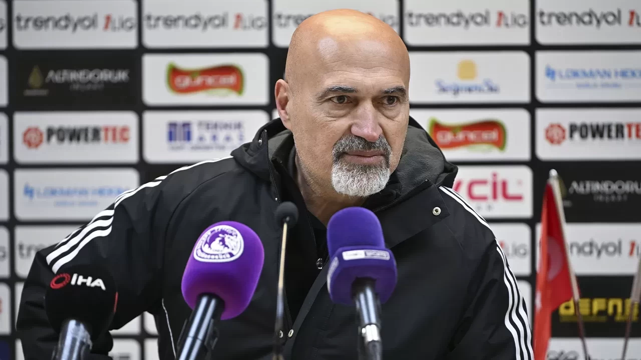 Ümraniyespor Teknik Direktörü Levent Açıkgöz: “İkinci yarıda daha iyi yerlere geleceğiz”