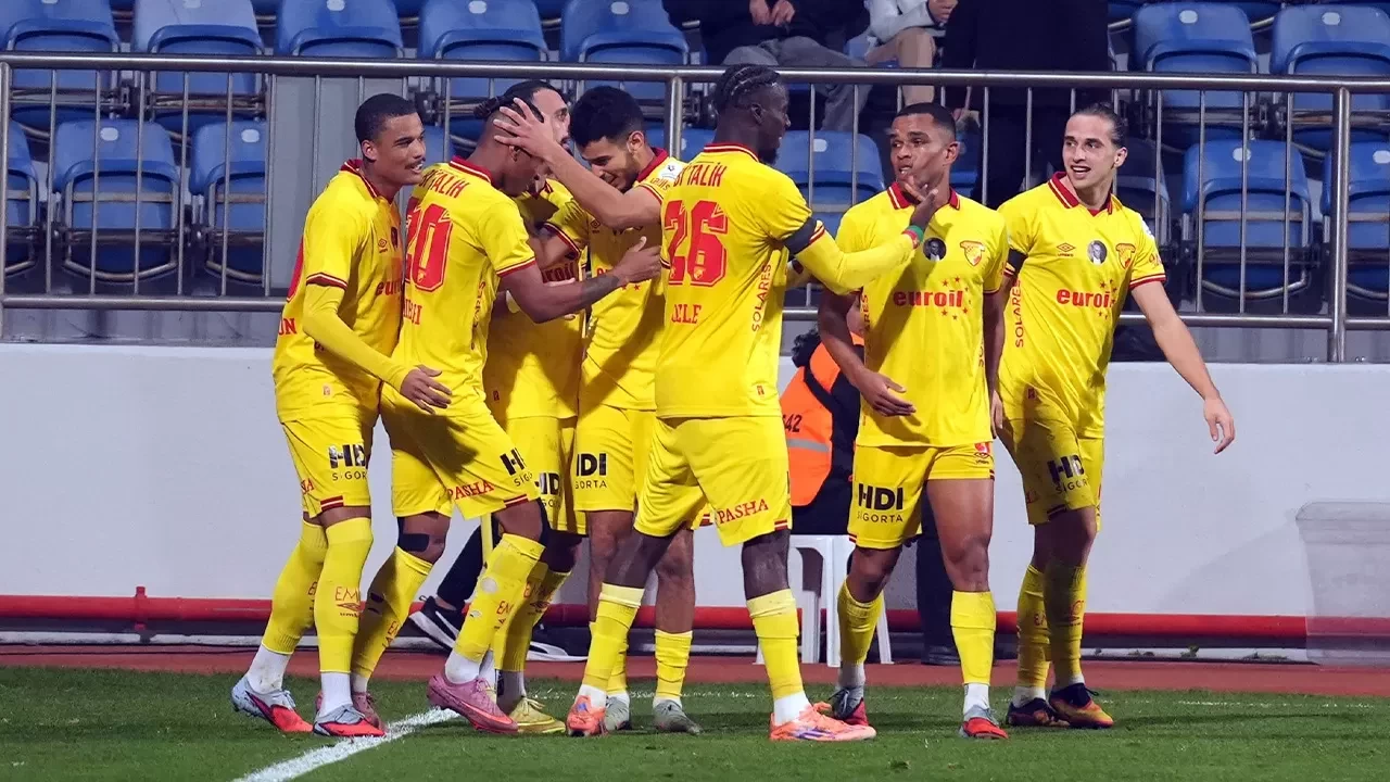 Süper Lig’in ilk yarısında yaş ortalaması en düşük takım Göztepe oldu