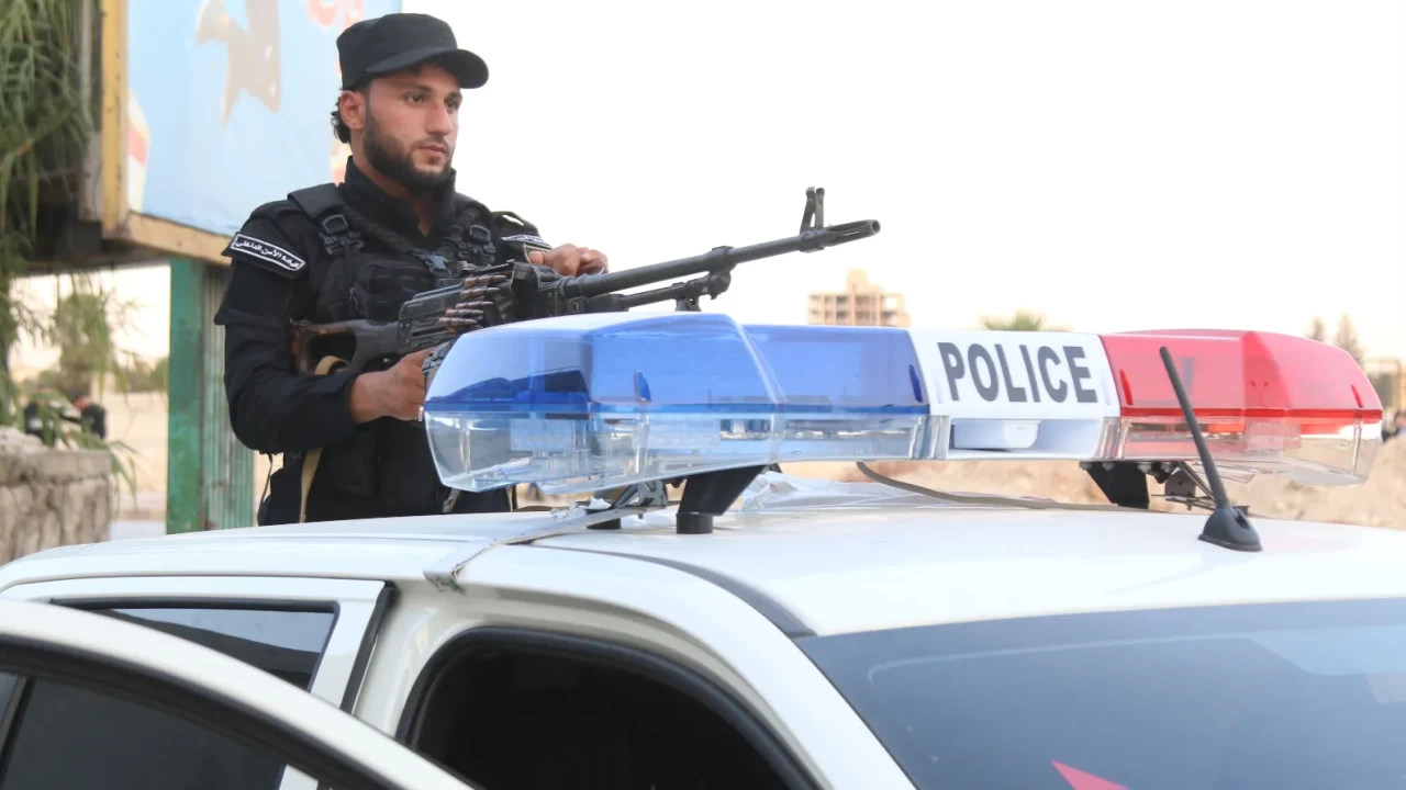 Halep’te devriye gezen güvenlik güçlerine silahlı saldırı!